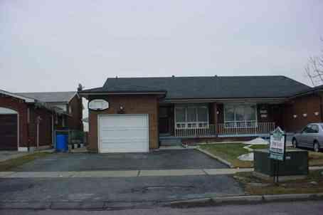 7343 Sigsbee Dr, House semidetached with 3 bedrooms, 3 bathrooms and 2 parking in Mississauga ON | Image 1