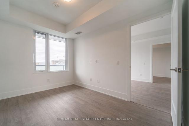 1002 - 480 Front St W, Condo with 2 bedrooms, 2 bathrooms and 0 parking in Toronto ON | Image 9