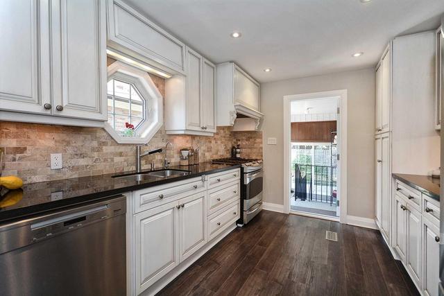 386 Princess Ave, House detached with 5 bedrooms, 4 bathrooms and 5 parking in Toronto ON | Image 8