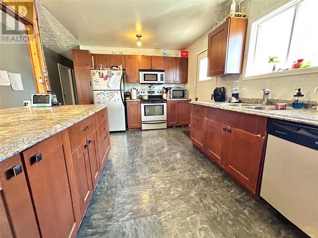 139 Fellers Avenue, House detached with 5 bedrooms, 1 bathrooms and 1 parking in Tumbler Ridge BC | Image 2