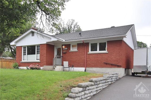 1249 Joyce Crescent, House detached with 4 bedrooms, 2 bathrooms and 4 parking in Ottawa ON | Image 1
