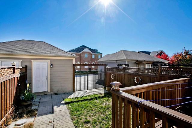 42 Gas Lamp Lane, House attached with 3 bedrooms, 3 bathrooms and 3 parking in Markham ON | Image 18