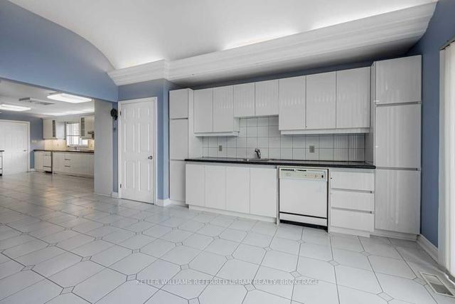 144 Shelborne Ave, House detached with 3 bedrooms, 4 bathrooms and 6 parking in Toronto ON | Image 9