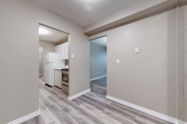 1201 - 4 Lisa St, Condo with 3 bedrooms, 2 bathrooms and 1 parking in Brampton ON | Image 17