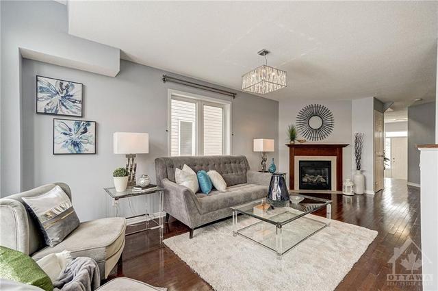 407 Dusk Private, Townhouse with 3 bedrooms, 3 bathrooms and 4 parking in Ottawa ON | Image 5