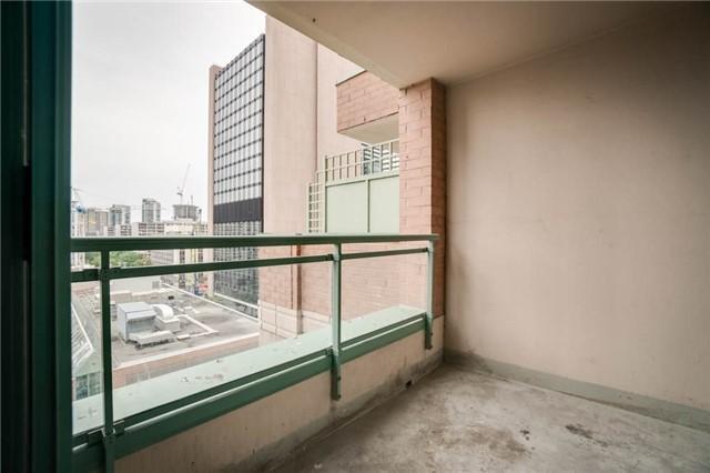 1002 - 887 Bay St, Condo with 1 bedrooms, 1 bathrooms and 1 parking in Toronto ON | Image 8