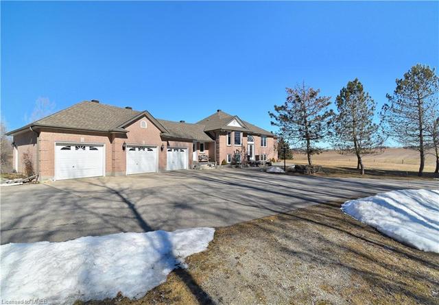 9176 Halton Erin Townline Road, House detached with 5 bedrooms, 2 bathrooms and 13 parking in Erin ON | Image 6