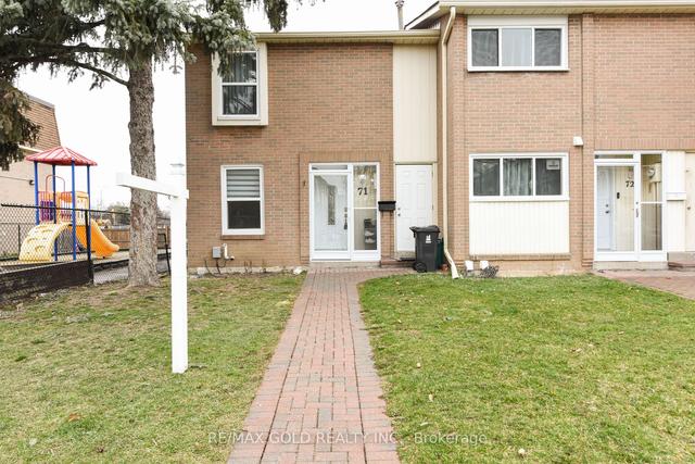 71 Craigleigh Cres, Townhouse with 3 bedrooms, 2 bathrooms and 1 parking in Brampton ON | Image 1