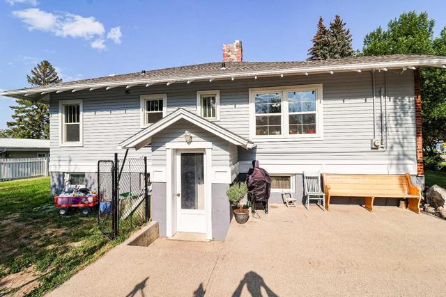 8 n 100 W, House detached with 5 bedrooms, 3 bathrooms and 6 parking in Raymond AB | Image 6