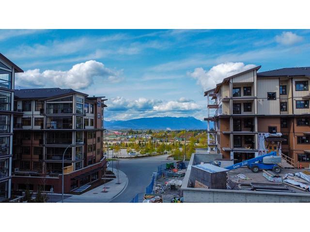 303 - 8538 203a Street, Condo with 3 bedrooms, 2 bathrooms and 2 parking in Langley BC | Image 3