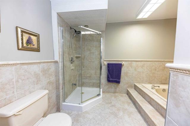25 Stornwood Crt, Townhouse with 2 bedrooms, 3 bathrooms and 2 parking in Brampton ON | Image 16