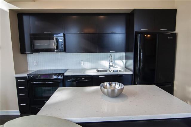 lph07 - 21 Nelson St, Condo with 1 bedrooms, 2 bathrooms and 1 parking in Toronto ON | Image 2