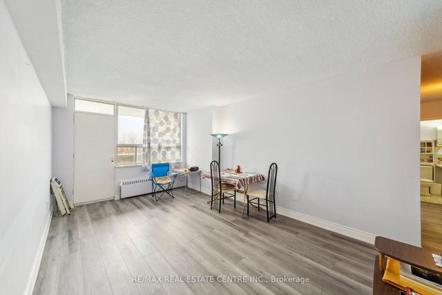 711 - 200 Lotherton Ptwy N, Condo with 2 bedrooms, 1 bathrooms and 1 parking in Toronto ON | Image 5