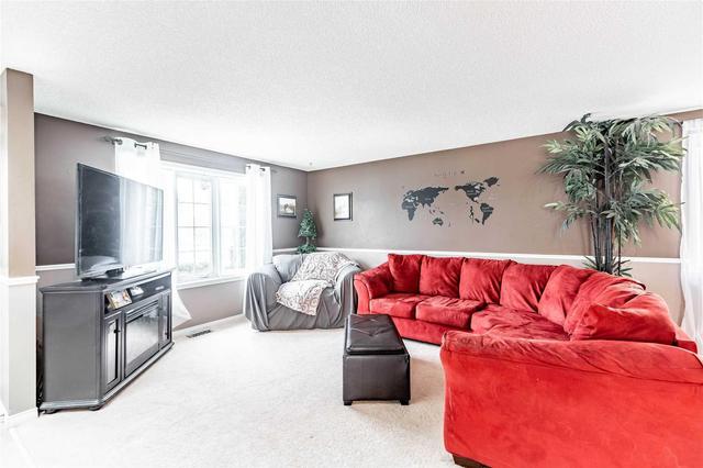 39 Canary Reed Crt, House detached with 3 bedrooms, 2 bathrooms and 3 parking in Barrie ON | Image 2