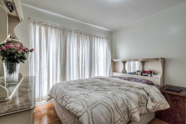 2194 St. Clair Ave W, House semidetached with 3 bedrooms, 4 bathrooms and 2 parking in Toronto ON | Image 13