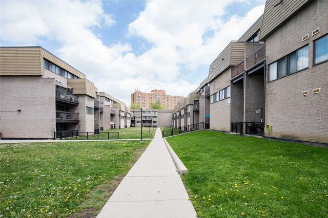 255 - 2095 Roche Crt, Townhouse with 2 bedrooms, 2 bathrooms and 1 parking in Mississauga ON | Image 1