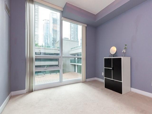 404 - 18 Harbour St, Condo with 2 bedrooms, 2 bathrooms and 1 parking in Toronto ON | Image 15