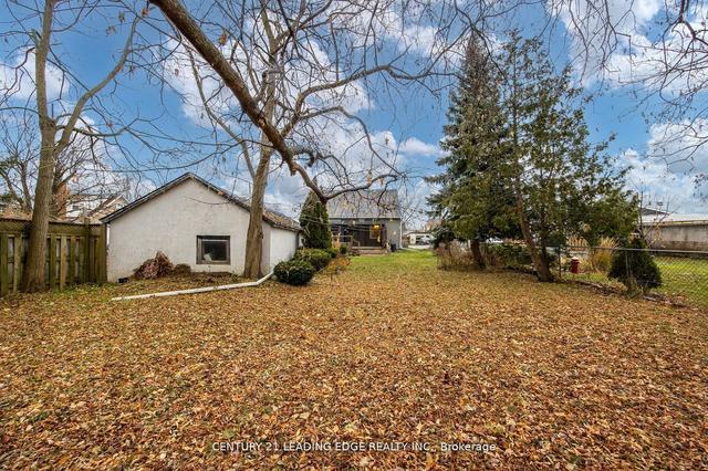 22 Parker St, House detached with 3 bedrooms, 1 bathrooms and 4 parking in Belleville ON | Image 3