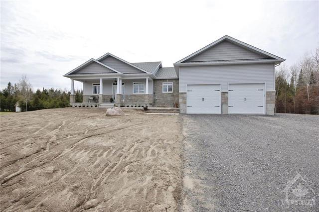 3451 Summerbreeze Road, House detached with 3 bedrooms, 2 bathrooms and 6 parking in Ottawa ON | Image 1