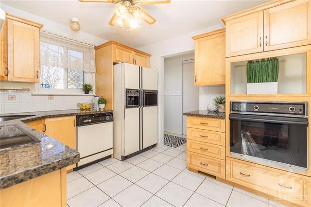 35 Melanie Crescent, Home with 3 bedrooms, 2 bathrooms and 3 parking in Ottawa ON | Image 17