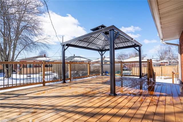 BACK DECK WITH NEW GAZEBO INCLUDES ACCESSORIES | Image 18