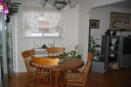 19 Dyson Blvd, House detached with 2 bedrooms, 2 bathrooms and 4 parking in Toronto ON | Image 5