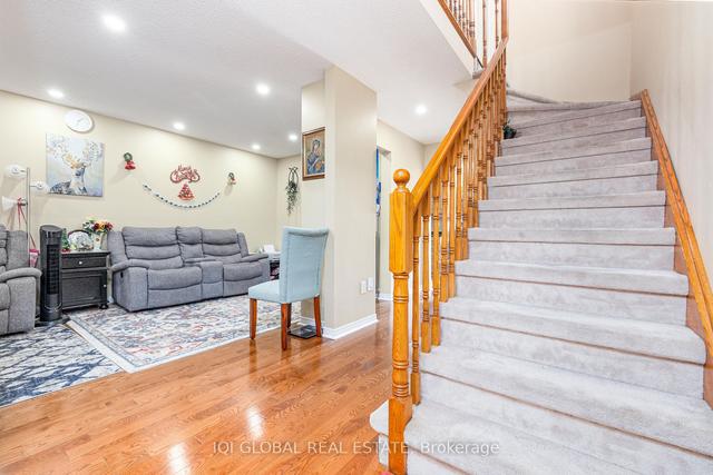 6938 Elliott Parliament St, House semidetached with 3 bedrooms, 4 bathrooms and 5 parking in Mississauga ON | Image 20