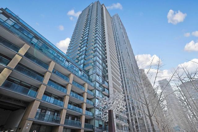 2102 - 18 Yorkville Ave, Condo with 2 bedrooms, 2 bathrooms and 1 parking in Toronto ON | Image 12