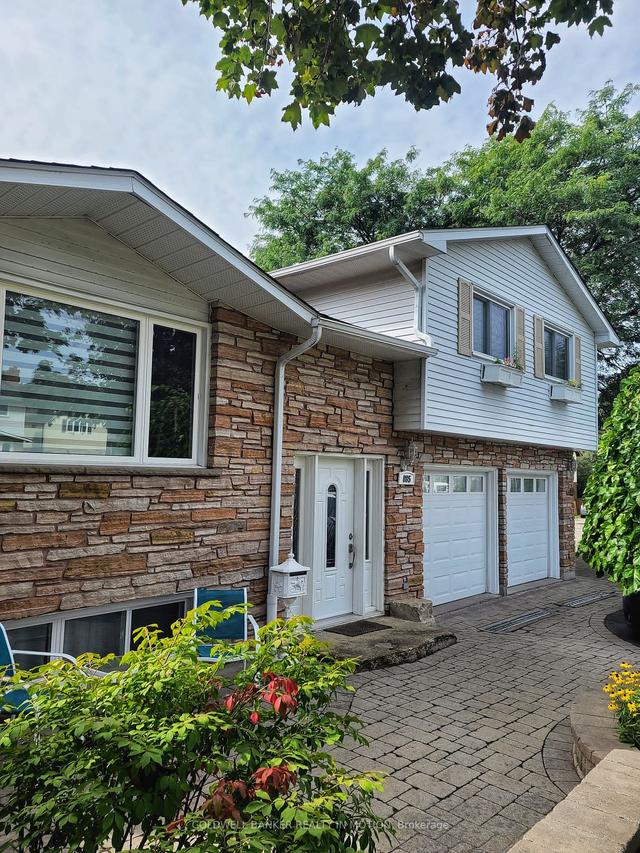 895 Queensdale Ave, House detached with 3 bedrooms, 2 bathrooms and 4 parking in Oshawa ON | Image 1