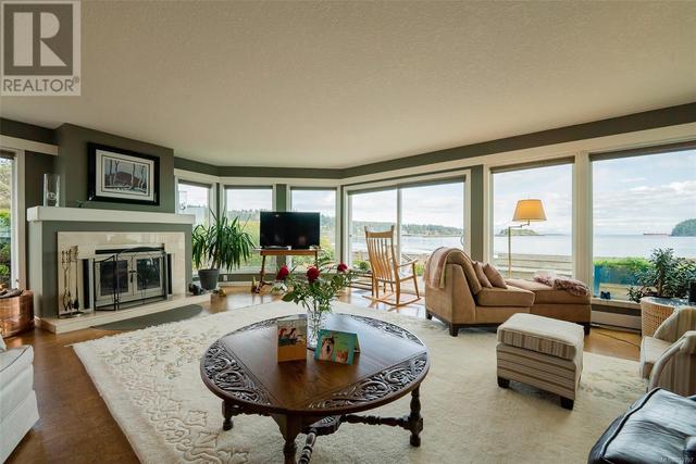 1300 Seaview Pl, House detached with 3 bedrooms, 3 bathrooms and 2 parking in Nanaimo BC | Image 4
