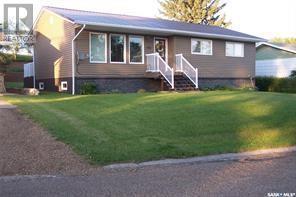213 2nd Avenue S, House detached with 4 bedrooms, 3 bathrooms and null parking in Rockglen SK | Image 1