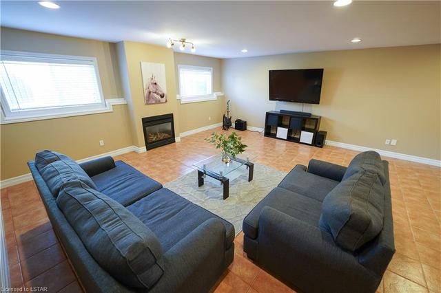 8698 Parkhouse Drive, House detached with 3 bedrooms, 3 bathrooms and 4 parking in Strathroy Caradoc ON | Image 8