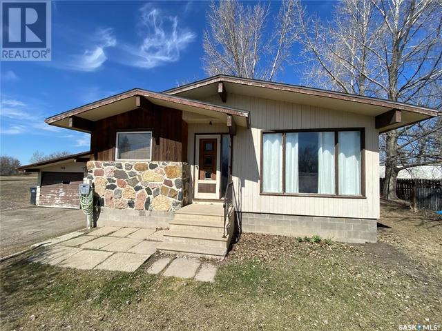 205 York Road W, House detached with 3 bedrooms, 1 bathrooms and null parking in Yorkton SK | Image 1