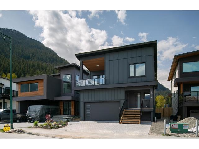 2022 Tiyata Boulevard, House detached with 5 bedrooms, 4 bathrooms and null parking in Pemberton BC | Card Image