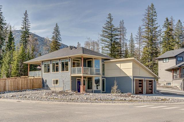 2264 Black Hawk Drive, House detached with 3 bedrooms, 3 bathrooms and null parking in Sparwood BC | Image 59