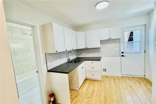 461 King Street E, Condo with 4 bedrooms, 3 bathrooms and null parking in Hamilton ON | Image 13