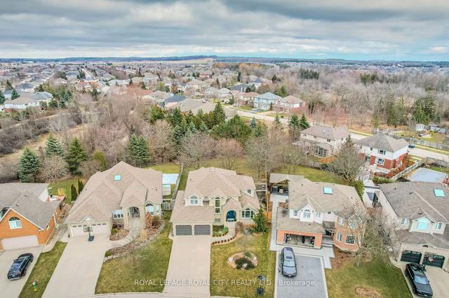 7 Elderberry Crt, House detached with 4 bedrooms, 4 bathrooms and 6 parking in Guelph ON | Image 33