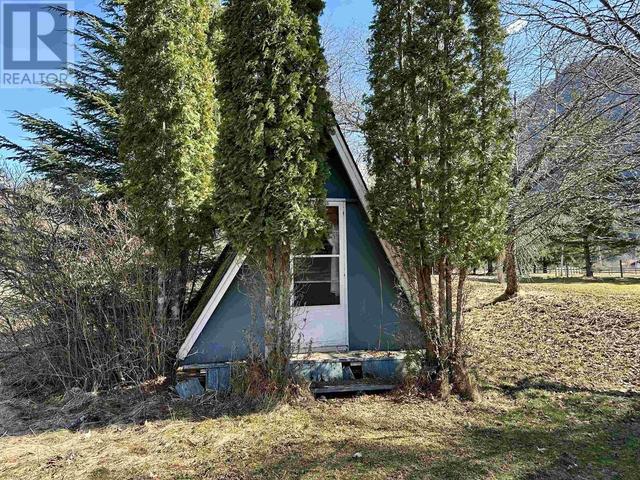 1966 Mackenzie 20 Highway, House detached with 3 bedrooms, 1 bathrooms and null parking in Central Coast C BC | Image 13