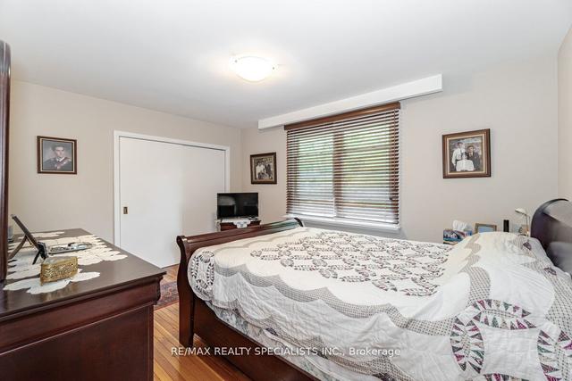 3 Allan Park Rd, House detached with 2 bedrooms, 2 bathrooms and 6 parking in Toronto ON | Image 34