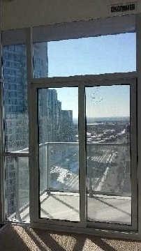 Lph05 - 352 Front St West St, Condo with 2 bedrooms, 2 bathrooms and 1 parking in Toronto ON | Image 3