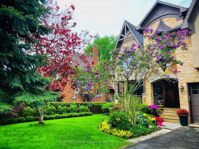 26 Thompson Ave W, House detached with 4 bedrooms, 6 bathrooms and 8 parking in Toronto ON | Image 12