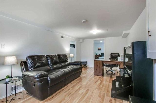 133 Brooklawn Ave, House detached with 2 bedrooms, 2 bathrooms and 4 parking in Toronto ON | Image 15