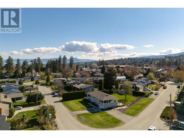 4447 Pinegrove Road, House detached with 5 bedrooms, 2 bathrooms and 4 parking in Kelowna BC | Image 41