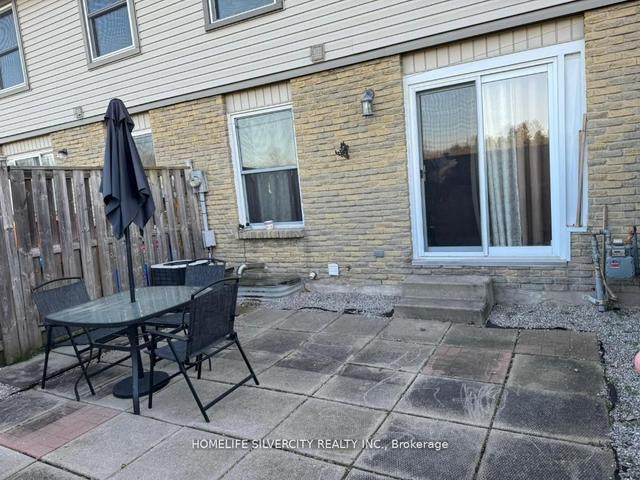 183 Deveron Cres, Townhouse with 3 bedrooms, 2 bathrooms and 2 parking in London ON | Image 6