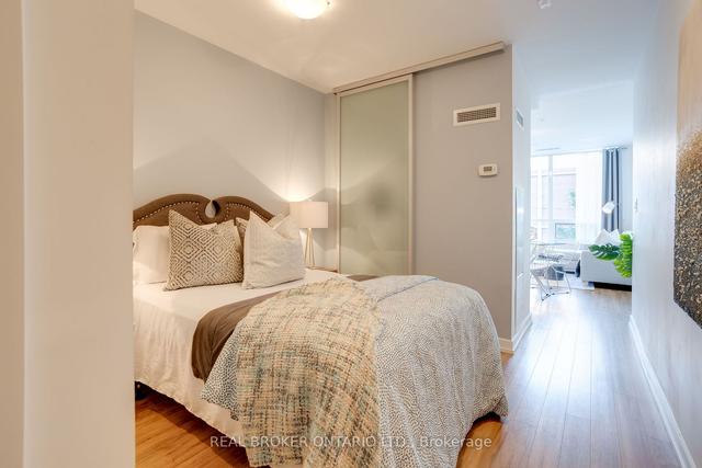 221 - 377 Madison Ave, Condo with 1 bedrooms, 1 bathrooms and 0 parking in Toronto ON | Image 7