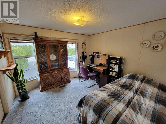 715 10th Avenue, House detached with 2 bedrooms, 2 bathrooms and null parking in Keremeos BC | Image 24