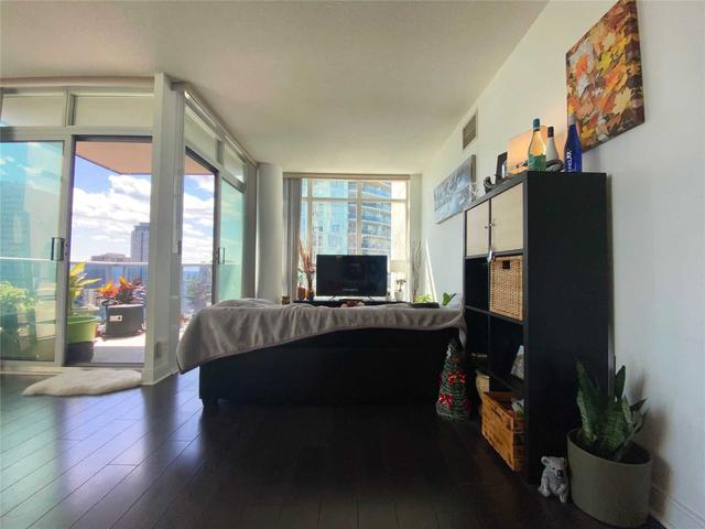 1806 - 90 Absolute Ave, Condo with 2 bedrooms, 2 bathrooms and 1 parking in Mississauga ON | Image 9