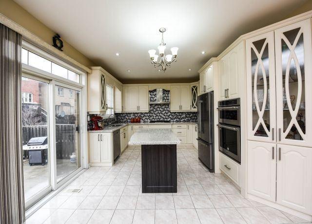 2 Young Dr, House detached with 4 bedrooms, 5 bathrooms and 5 parking in Brampton ON | Image 9