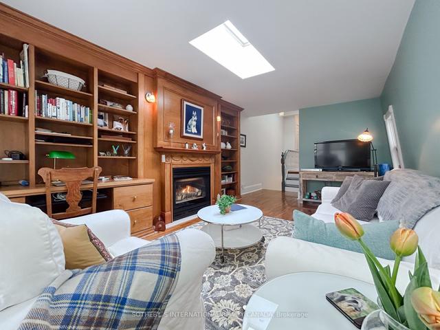 128 Spruce St, House attached with 2 bedrooms, 2 bathrooms and 2 parking in Toronto ON | Image 9