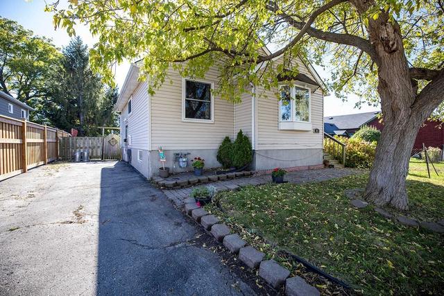 81 Phillips St, House detached with 2 bedrooms, 2 bathrooms and 3 parking in Oshawa ON | Image 1